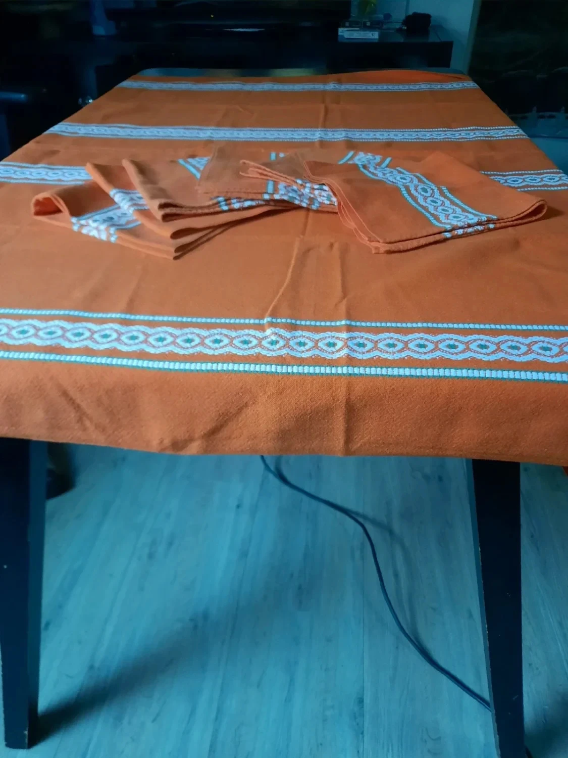 🎚Vintage square cotton embroidered tablecloth and its 6 napkins. – photo 2